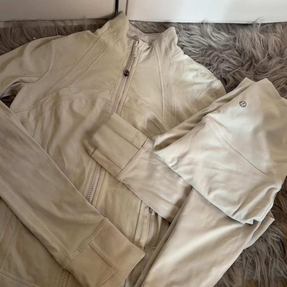Lululemon Cream Set - Picture 1 of 3